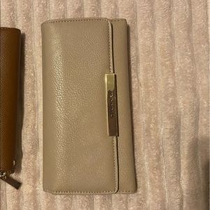 Tahari wallet